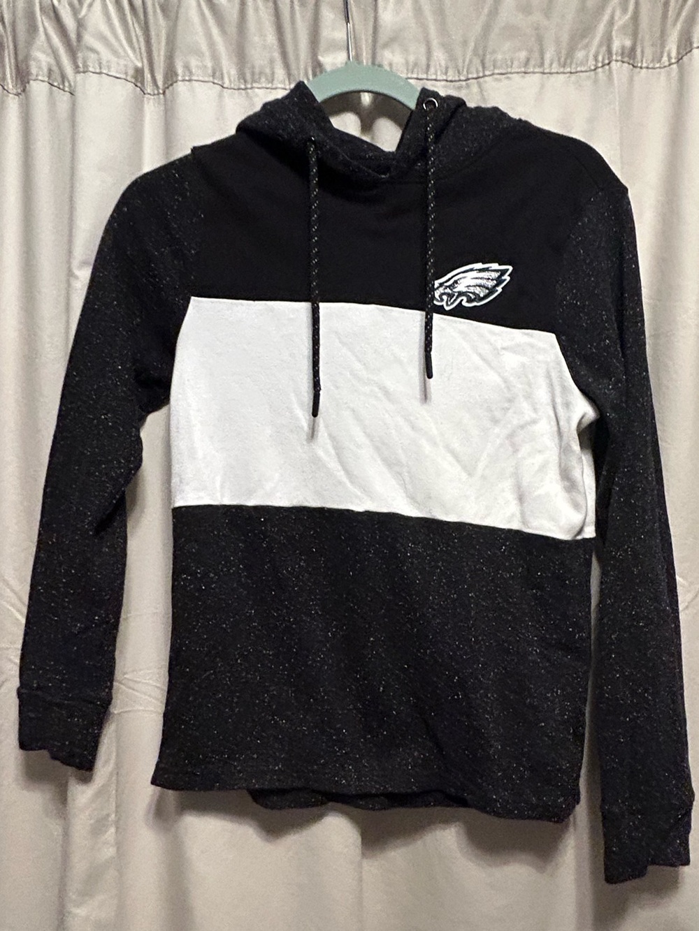 Antigua Black and White Philadelphia Eagles Colorblock Hoodie